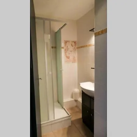 F2 Entier Vue // Balcon + Parking Apartment