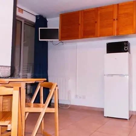 Apartment F2 Entier Vue // Balcon + Parking *
